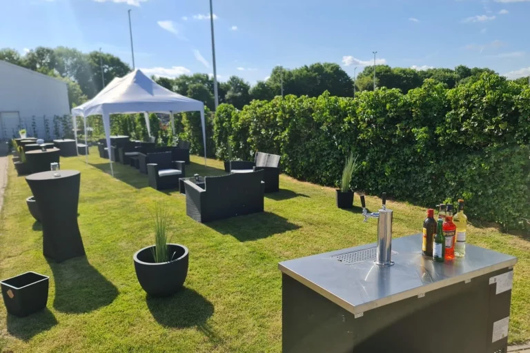 Terrasse mit Lounge-Möbeln
